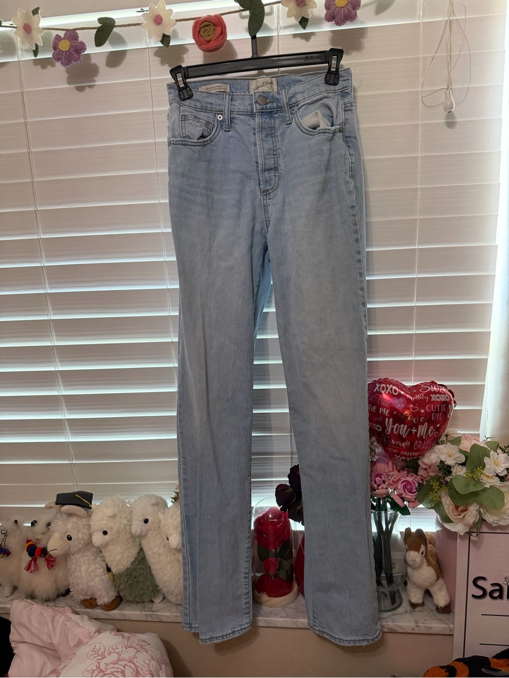 Universal Thread High-Rise 90s Straight Jeans